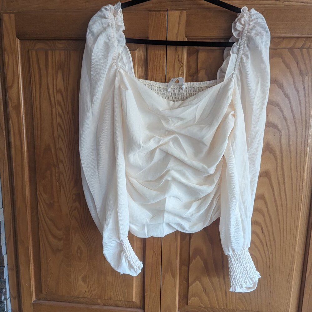 ASTR Cream Colored Size Large Cropped Top